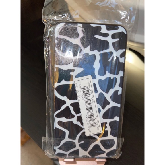 Black & White Cow Print iPhone 11 Pro Max Case 🐮 - Picture 15 of 17